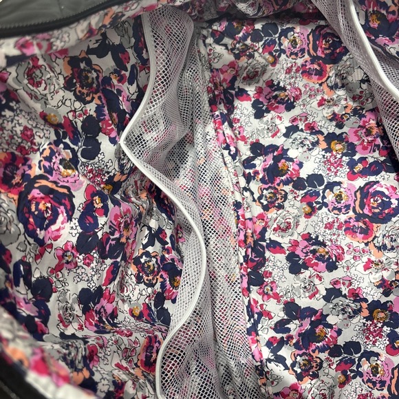 Vera Bradley Women's Ultralight Medium Traveler Bag 27136-481 Black - Picture 11 of 11